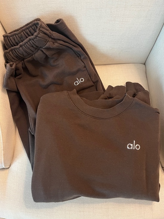 ALO Yoga Sweaters - ALO Yoga Womens Espresso Brown Sweatpants & Sweatshirt Set